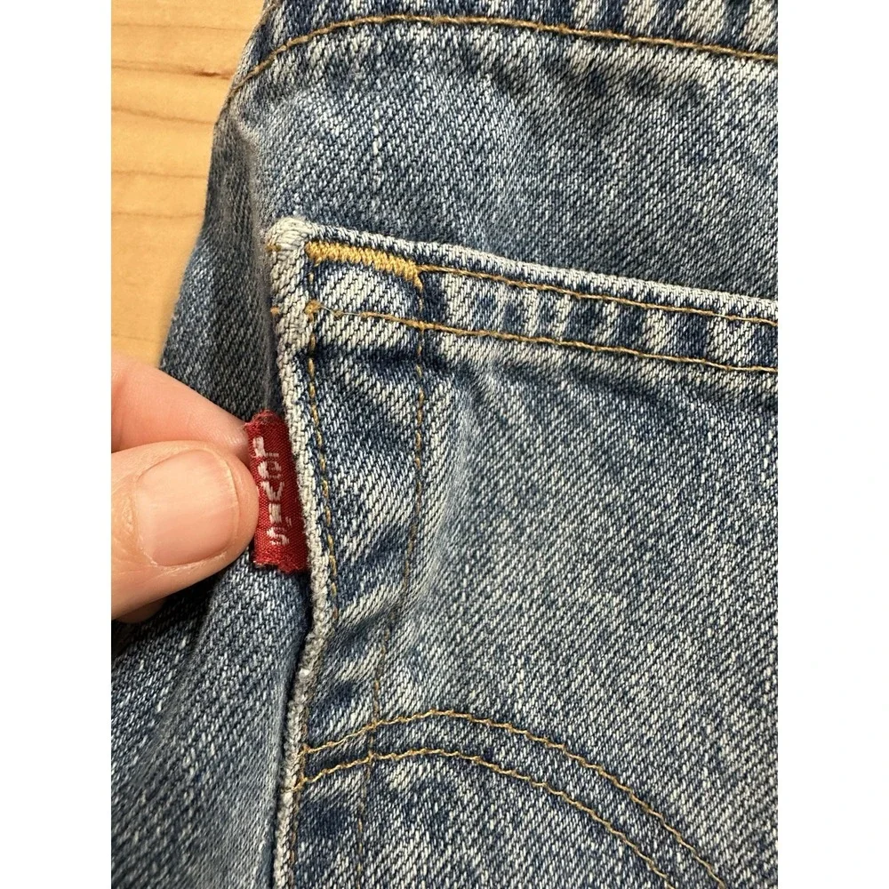 Levis minor stains